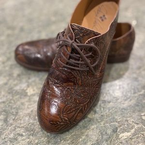Patricia Nash Silvio Leather Round Toe Oxfords